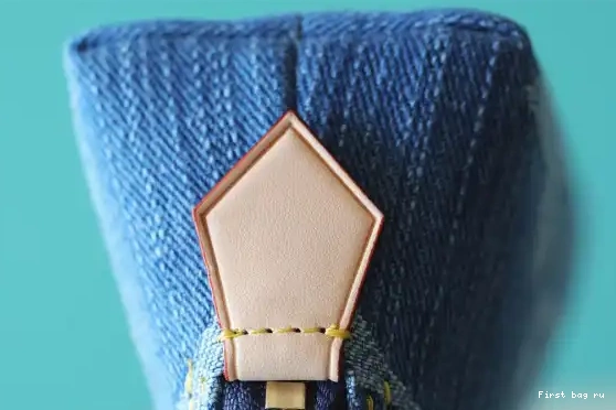 First bag ru Louis Cosmétique PM Pochette Vuitton 0517